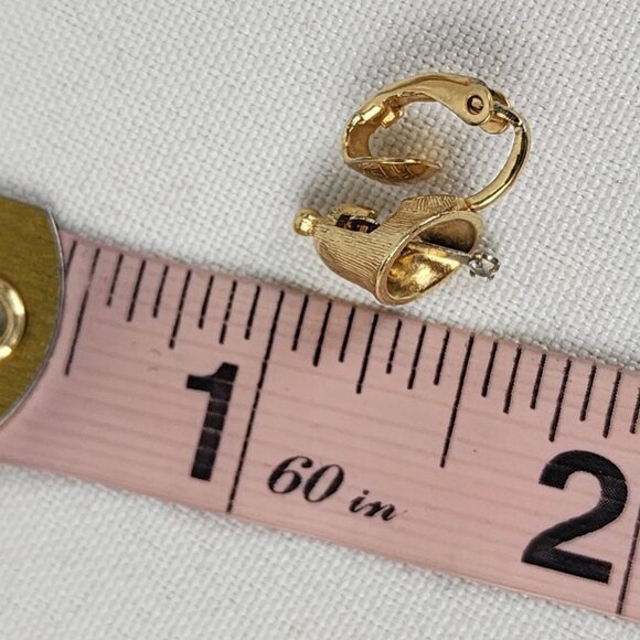 Vintage Avon Delicate Bells Gold Tone Clip On Earrings - Picture 7 of 7